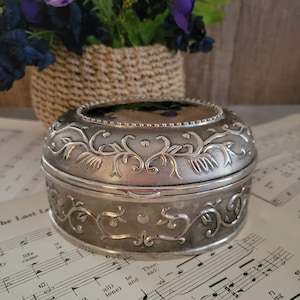 Vintage Oval Jewelry Trinket Box