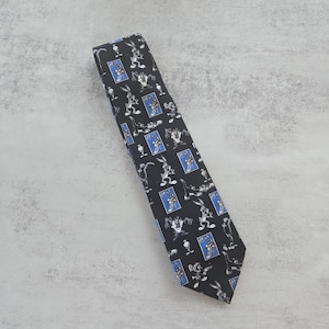 Vintage 1997 Looney Tunes Stamp Collection Necktie, Bugs Bunny, Marvin the Martian, Roadrunner, Tweety and  Taz