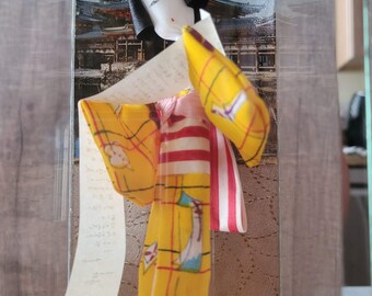 Rare Vintage 1960's Geisha Doll in Glass Case With Mirrored Edge