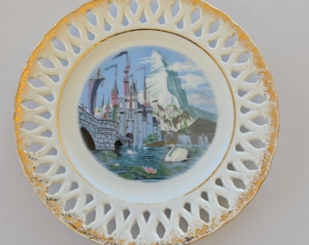 Vintage Disneyland Castle, Swan i Matterhorn Złoty talerz koronkowy, kolekcjoner, pamiątka Disneyland, dekoracja ścienna, talerz dekoracyjny, prezent