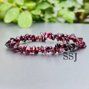 Red Garnet Crystal Stretch Chip Bracelet - January Birthstone Stretch Bracelet - Garnet Crystal Bracelet - Gemstone Bracelet, for woman