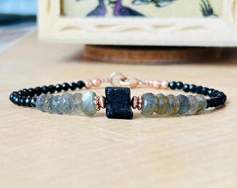 Raw Black Tourmaline, Labradorite & faceted Tourmaline, Mystical Protection Bracelet| Root -Throat Chakra Bracelet| Unique Handmade Bracelet