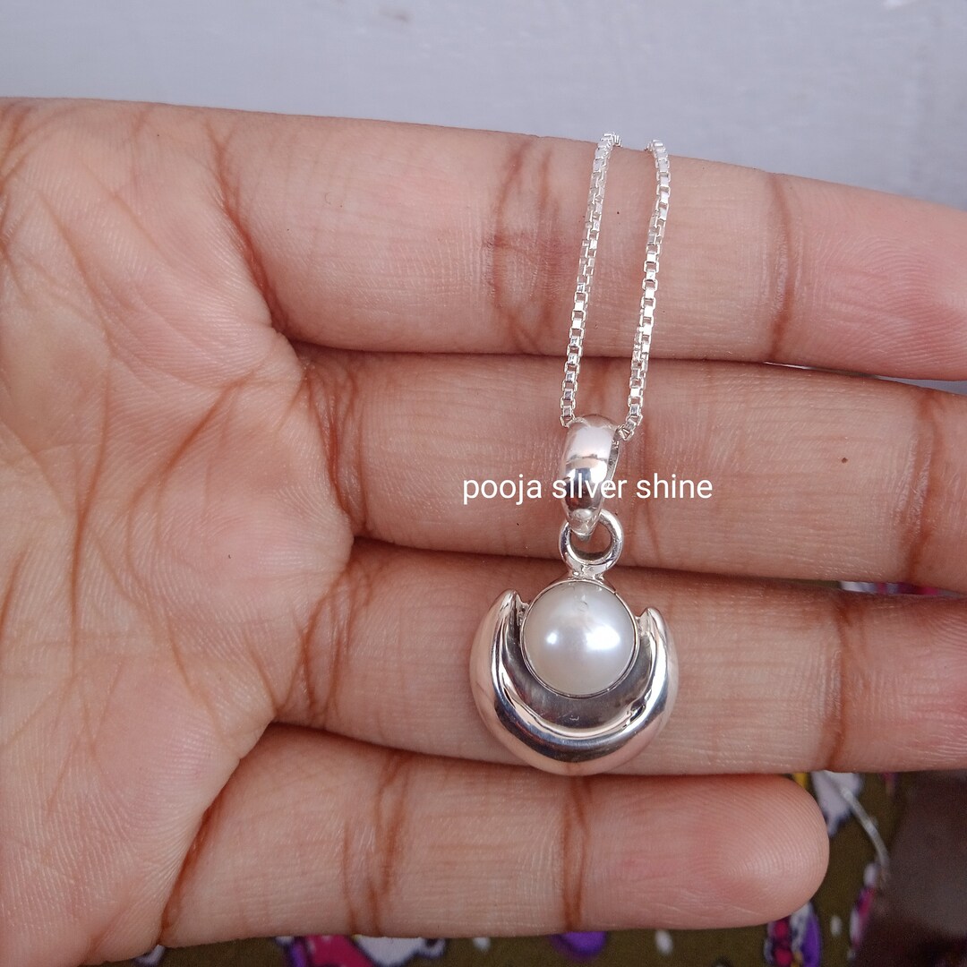 EL MOON by mananails ♡ Jewelry silver Crescent Moon Necklace - Silver Mother of Pearl Pendant
