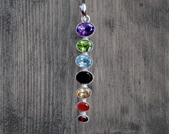 Colgante de plata de ley con los 7 chakras: joyería de piedras preciosas naturales con arcoíris