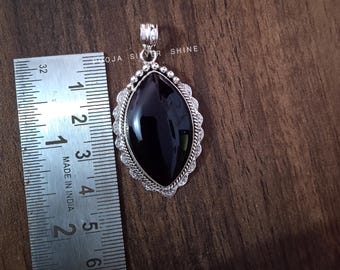 Hanger met zwarte onyx blad: sterlingzilveren handgemaakte ketting