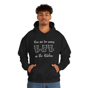 Amante de los gatos demasiados gatos en la cocina Sudadera con capucha unisex Heavy Blend