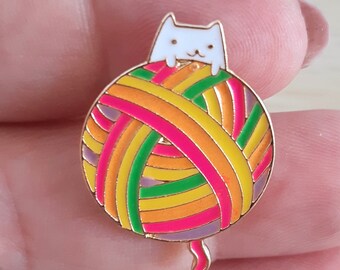 Insigne boule de laine et chat amusants, épingles de revers broche chaton néon, épingle de collier en laine émaillée, présentoir pour sac WIP en tricot au crochet, cadeau au crochet
