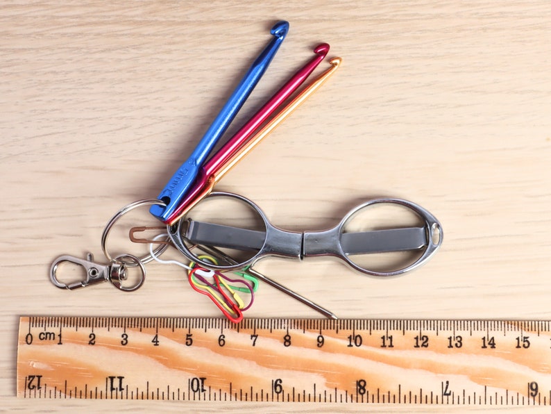 Travel Crochet Gift Set, Emergency Crochet Set Keyring Lanyard Hook Mini Travelling Crochet Kit Crochet Notions Gift Scissors Stitch Markers imagem 4