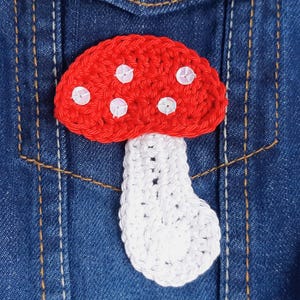 Embellissement de champignon vénéneux, appliqué de patch pour vêtement champignon crocheté à la main, parure d'automne pour décorer des sacs fourre-tout, des agendas, des trousses à crayons
