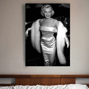 Vintage Black and White Photo: Marilyn Monroe Arriving at Film Premiere - Classic Hollywood Glam