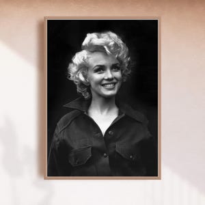 Vintage Marilyn Monroe Art Print – 1954 Korea Tour Black & White Photo – Retro Hollywood Wall Decor – Instant Digital Download