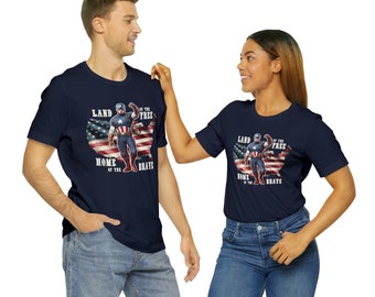 Capitán América inspirado contra un telón de fondo de la bandera de EE. UU. Perfecto para la camisa de manga corta de Jersey unisex patriota de América