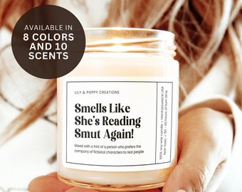 Riecht wie sie wieder Smut liest, lustiges Kerzengeschenk, würziges Buchgeschenke, Romanze Buchkerze, Geschenk für Freund Leseratte, Bücherwurmgeschenk