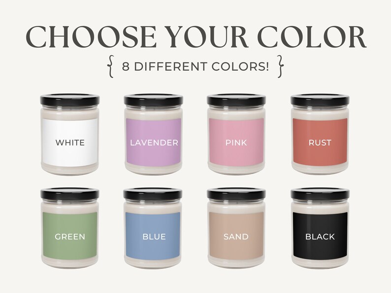 Puede incluir: Ocho tarros de velas de vidrio con tapas negras y etiquetas que muestran diferentes colores: blanco, lavanda, rosa, &oacute;xido, verde, azul, arena y negro.  { &iexcl;8 COLORES DIFERENTES! }