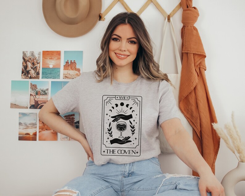 Camiseta de despedida de solteira celestial, camiseta de noiva bruxa, camiseta de despedida de solteira de tarô, camisetas de noiva com cartas de tarô, camisetas de festa de casamento, camiseta de madrinha de casamento Athletic Heather