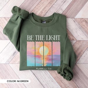 Be the Light Sweatshirt, Christian Crewneck, Bible Verse Crewneck, Faith Shirt, Inspirational Shirt, Religious Shirt, Matthew 5:14 Shirt