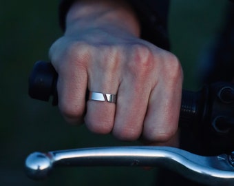 Anillos de acero inoxidable unisex.