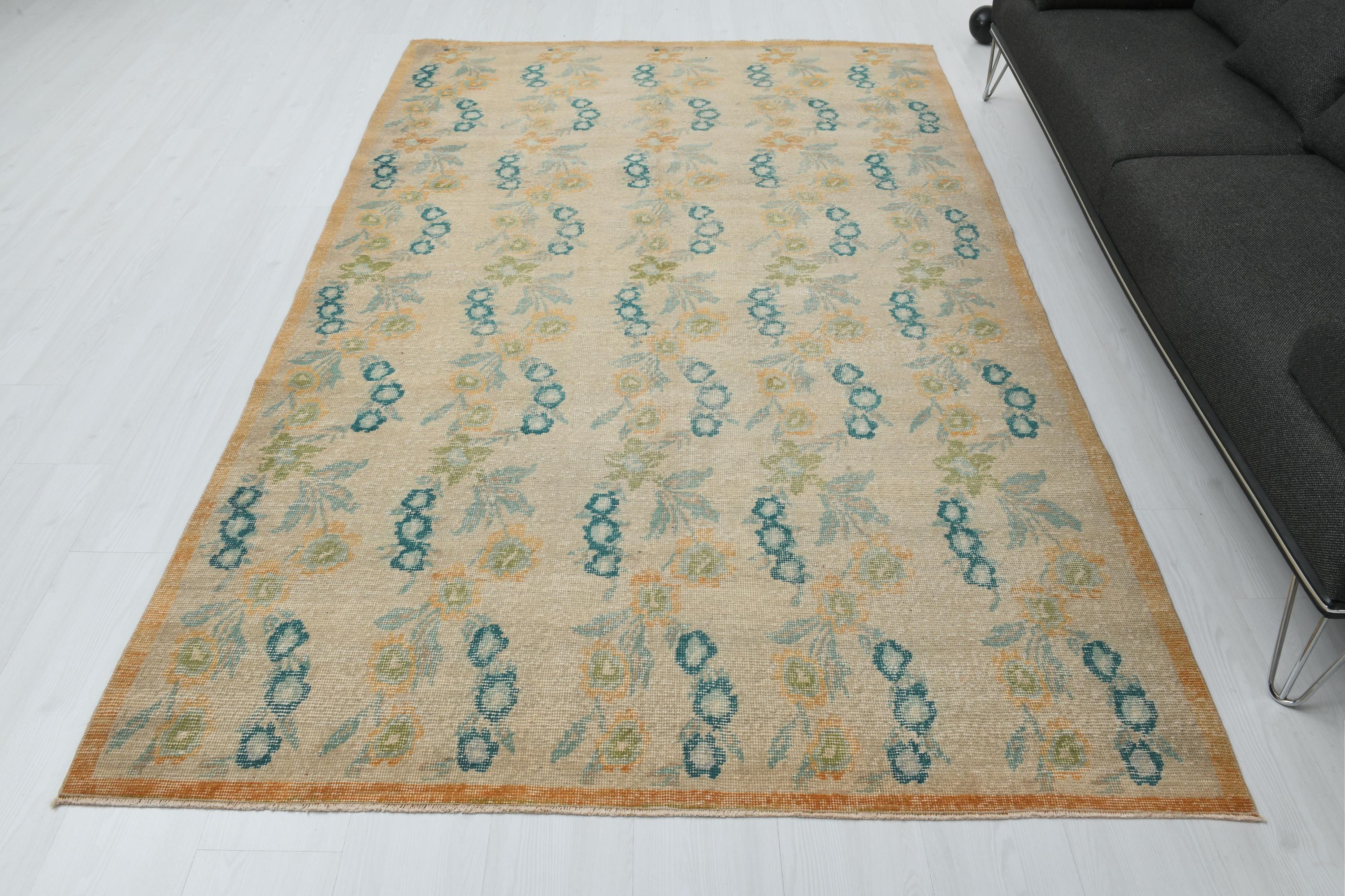 ハンドメイドウール ウシャックラグ、ヴィンテージトルコ花柄ラグ（5.4