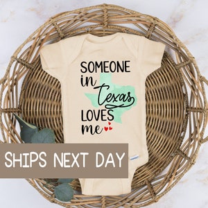 Someone in Texas Loves Me Baby Onesie® – Personalized State Baby Outfit – Baby Shower Gift – Custom Baby Bodysuit - Baby Gift from Auntie