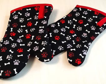 For the dog lover cooks handmade and quilted set of 2 oven mitts!
