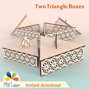 Puede incluir: Varias cajas triangulares de madera cortadas con láser con patrones geométricos decorativos. Las cajas son de color claro con bordes y detalles en marrón oscuro. La imagen incluye el texto "Two Triangle Boxes" y "instant download".