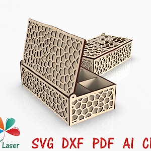 Puede incluir: Una caja de madera cortada con láser con un patrón geométrico en la tapa y los lados. La caja tiene una tapa con bisagras y un compartimento en el interior. La caja está hecha de madera marrón claro y tiene un borde marrón oscuro.