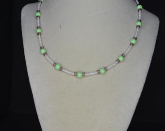 Multicolor glass bead necklace. Green and amethyst