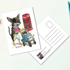 Carte postale fantaisie sur le thème de Brighton cabine téléphonique rouge - illustration de chiens mignons - animaux fantaisistes - aquarelle peinte à la main.