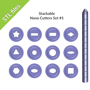 Könnte beinhalten: Ein Satz von 12 stapelbaren Nano-Ausstechern in verschiedenen Formen, darunter ein Stern, ein Rechteck, eine Raute, ein Dreieck, ein Kreis, ein Oval und ein Fünfeck. Die Ausstecher sind aus hellblauem Kunststoff gefertigt und in einem Raster angeordnet. Der Text "Stackable Nano Cutters Set #1" wird über den Ausstechern angezeigt.