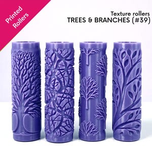 Puede incluir: Cuatro rodillos de textura morados con diseños de árboles y ramas. Los rodillos cilíndricos presentan diversos patrones de árboles, incluyendo ramas y hojas detalladas. El texto "Printed Rollers" y "TREES & BRANCHES (#39)" es visible.