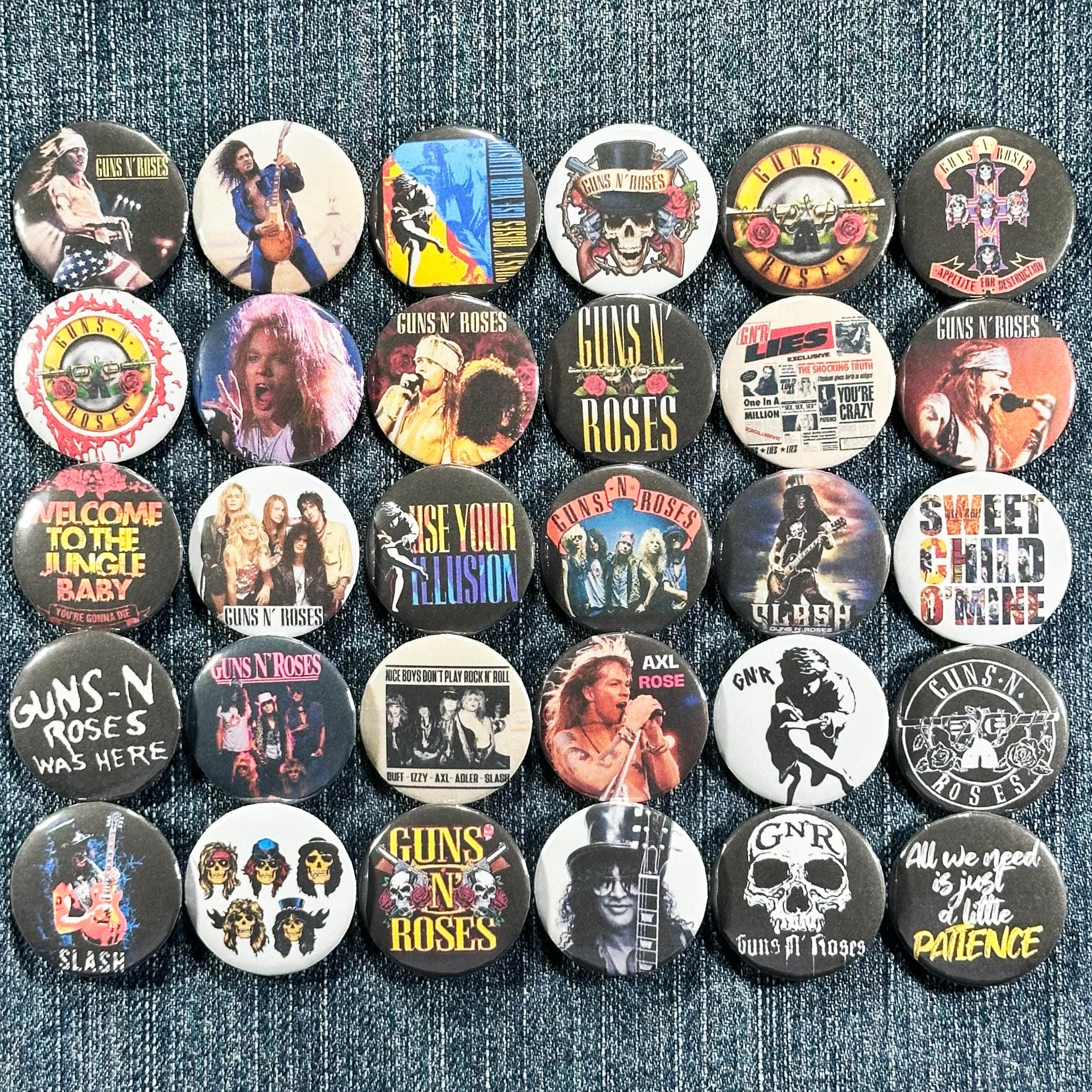 Guns N' Roses official 1992 Pretty tied up pin badge speld