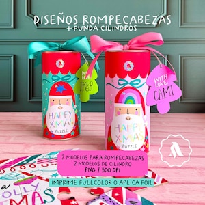 Puede incluir: Dos diseños de rompecabezas con temática navideña que presentan a Papá Noel con el texto "Happy Xmas" impreso en un cilindro rojo con una cinta verde y rosa. El texto "2 modelos para rompecabezas 2 modelos de cilindro PNG / 300 DPI" e "Imprime fullcolor o aplica foil" está impreso debajo de los cilindros.