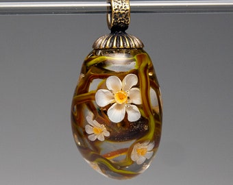 Glass daffodil pendant