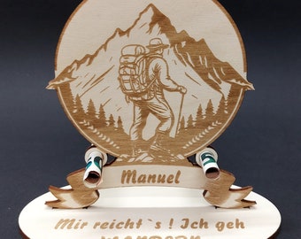 Geldgeschenk Wanderer aus Holz, personalisierbar