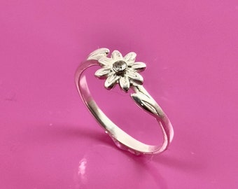 925 Silver Minimalist Daisy Ring For Women With CZ ,  Simple / Dainty Sterling Silver Daisy  Ring, Handcrafted Ring, Everyday Ring