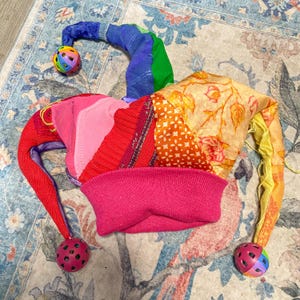 Spaßvogelhut / Spaßvogelhut in Regenbogenfarben