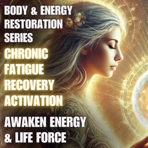 Può includere: Immagine digitale con il profilo di una donna in un ambiente dorato e celeste. Il testo evidenzia la "Serie di ripristino del corpo e dell'energia" e si concentra sul recupero della fatica cronica e sull'attivazione dell'energia. Un globo luminoso è tenuto tra le mani.