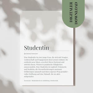 Op de afbeelding: Een witte rechthoekige print met het Duitse woord Studentin in een vetgedrukt schreeflettertype, gevolgd door fonetische spelling en een definitie in Duitse tekst. Een groen afgerond tabblad bevat de tekst DIGITALER DOWNLOAD.