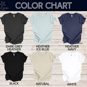 Pode incluir: Carta de cores mostrando seis cores diferentes de camiseta: cinza escuro mesclado, azul gelo mesclado, azul marinho mesclado, preto, natural e branco.
