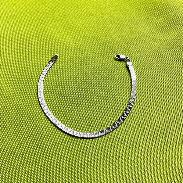Bracelet, Milor Sterling Silver 7 3/4” “V” etched reversible to herringbone design, bracelet