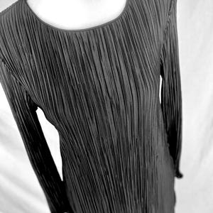 Black vertical pleated ankle length 80s dress, by Jordan Ari, it has a slight shimmer & will drape fetchingly  over your curves, vtg size 8