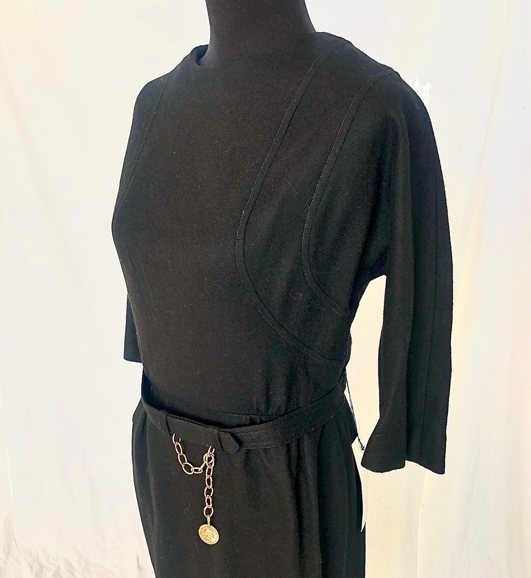 1960s Fred Rothschild Wool Shift Dress With Gold Chain Belt  display picture 2