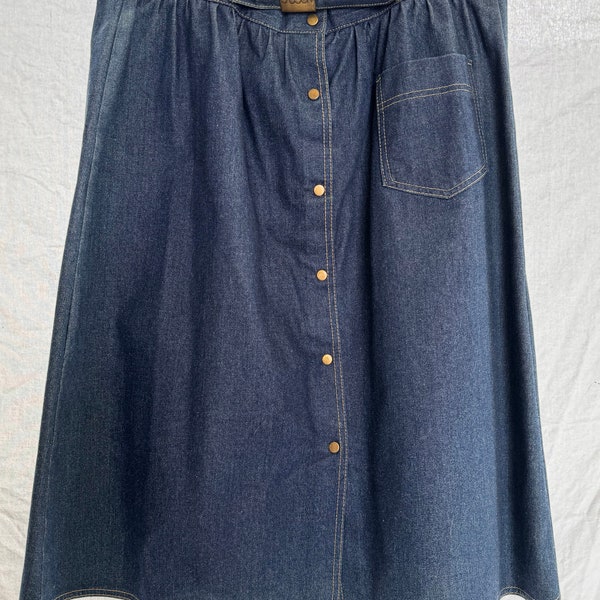 70s 80s vintage Sasson mid-calf A-line denim skirt, snaps down front, elastic doesn’t stretch, but belt adjusts waist a bit, size 32", M/L