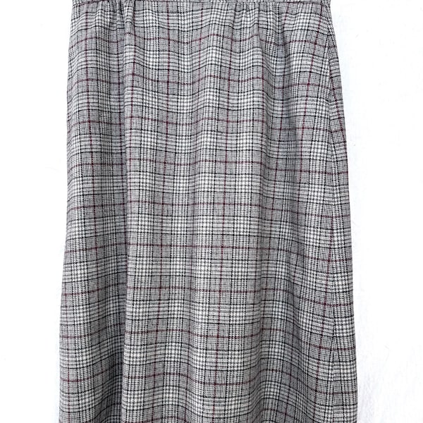 Vintage Pendleton wool gold label black, grey, red and cream plaid, below the knee skirt, A-line, slash side pockets, side zip, 30.5” waist