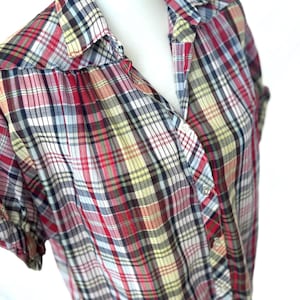 Plaid 70s 80s Jami Originals camp shirt/blouse, red, tan, navy and white plaid, button down, short sleeve, great condition, size medium