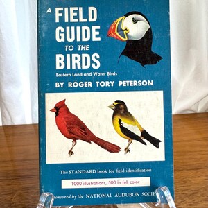 Vintage 1975 edition of The Field Guide to Birds, great gift for a bird lover, it features great writing as well as many pages of photos
