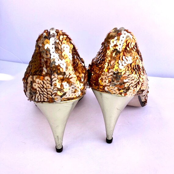 Gold sparkly sequin pumps,  size 8 N made in Chin… - image 3