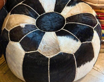 Otomana de patchwork de auténtica piel de vaca – Puf marroquí de cuero hecho a mano – Taburete redondo rústico y accesorio moderno para el hogar