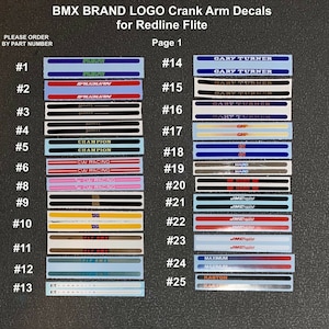 以下が含まれることがあります： レッドライン・フライトバイク用のBMXブランドロゴクランクアームデカール25枚入りシート。 デカールは白い紙に印刷されており、ゲーリー・ターナー、チャンピオン、CWレーシング、ハロー、JMCなど、さまざまなロゴが特徴です。 デカールは1から25まで番号が付けられています。