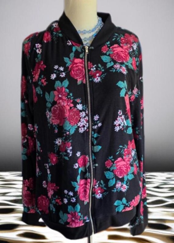 Rose Pattern Lightweight Jacket | Black Backgroun… - image 2